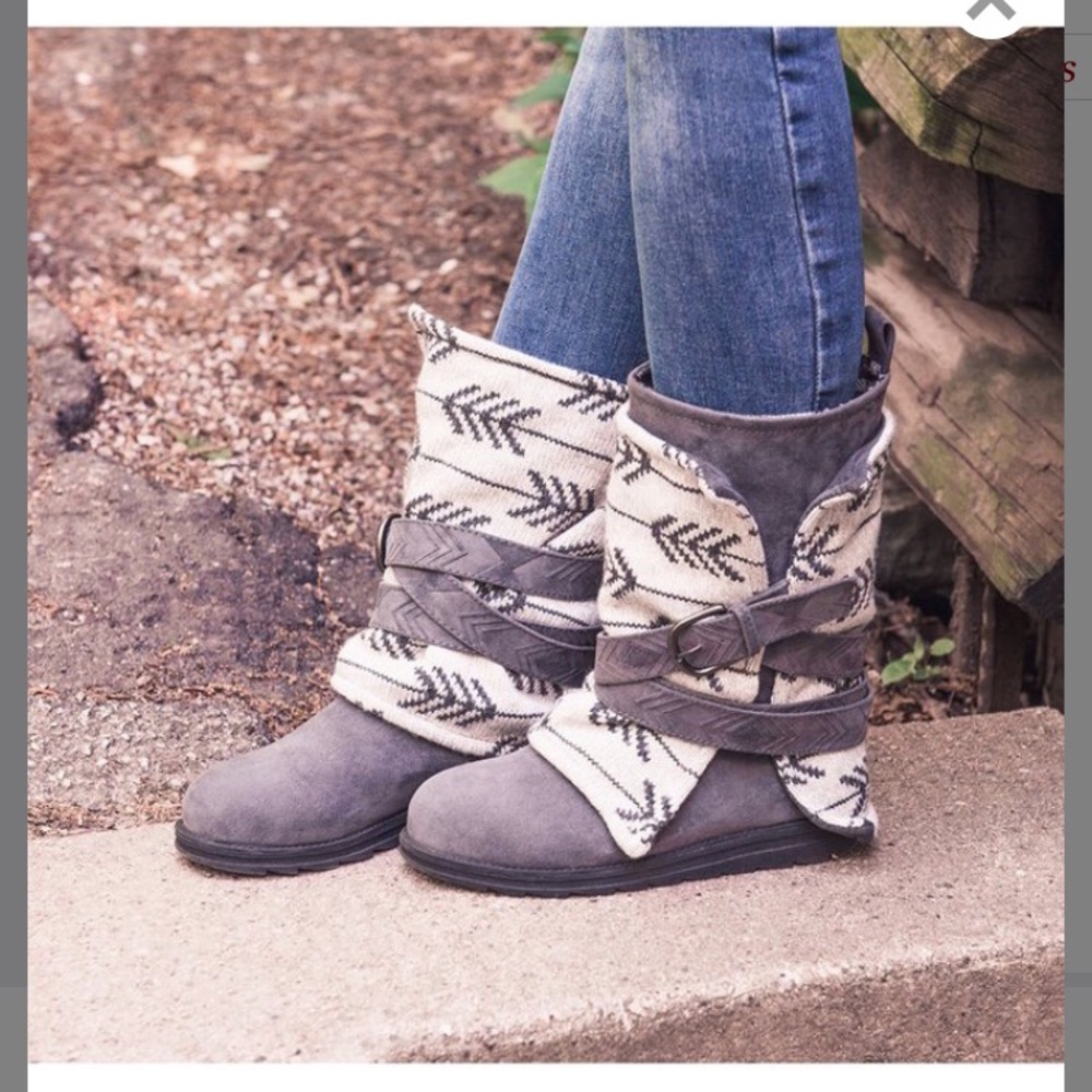 Muk Luks dark grey Heather Nikki boots new